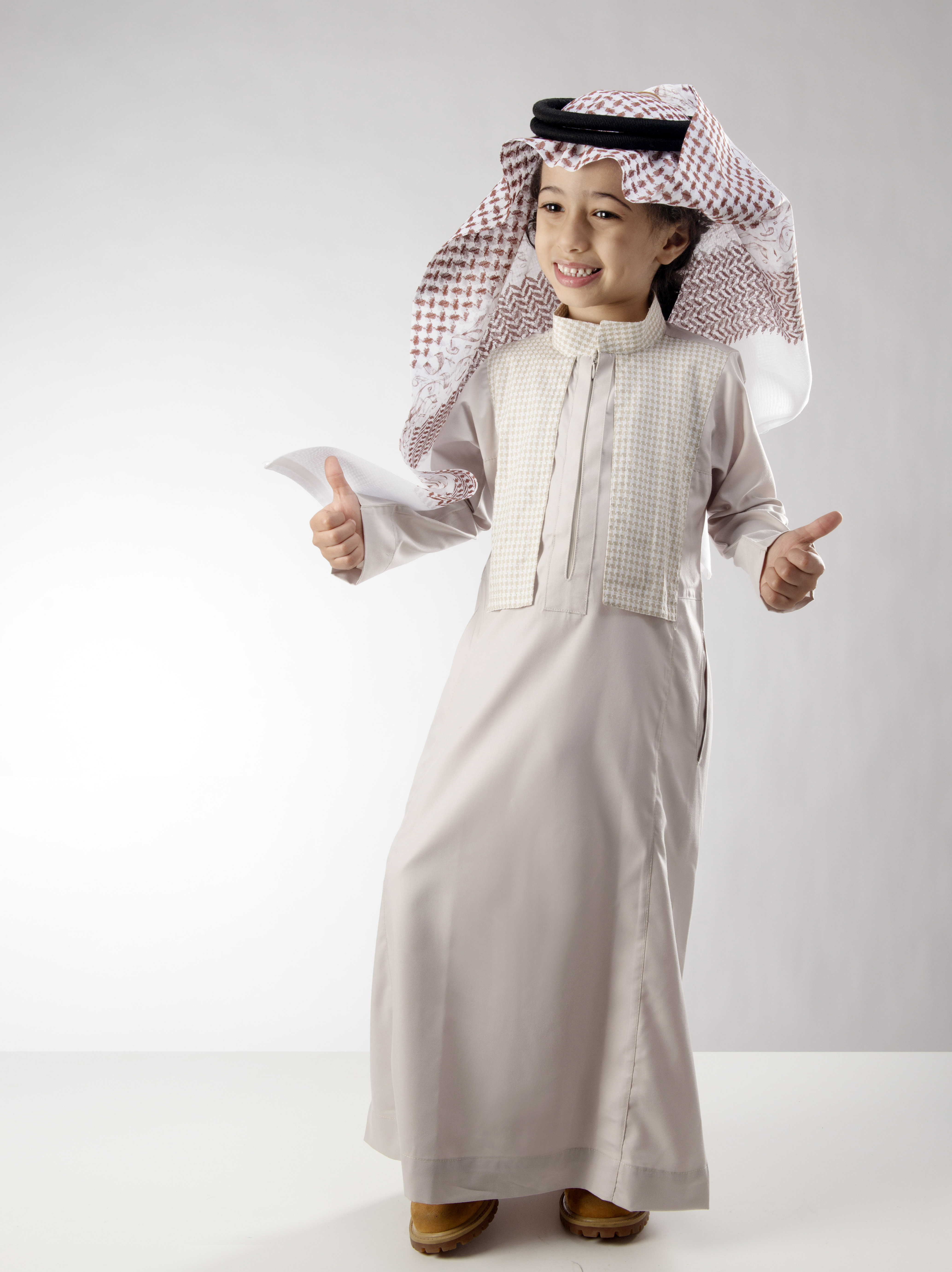 المصمم السعودي العالمي "يحي البشري"لا فرق بين الثوب الحجازي والنجدي