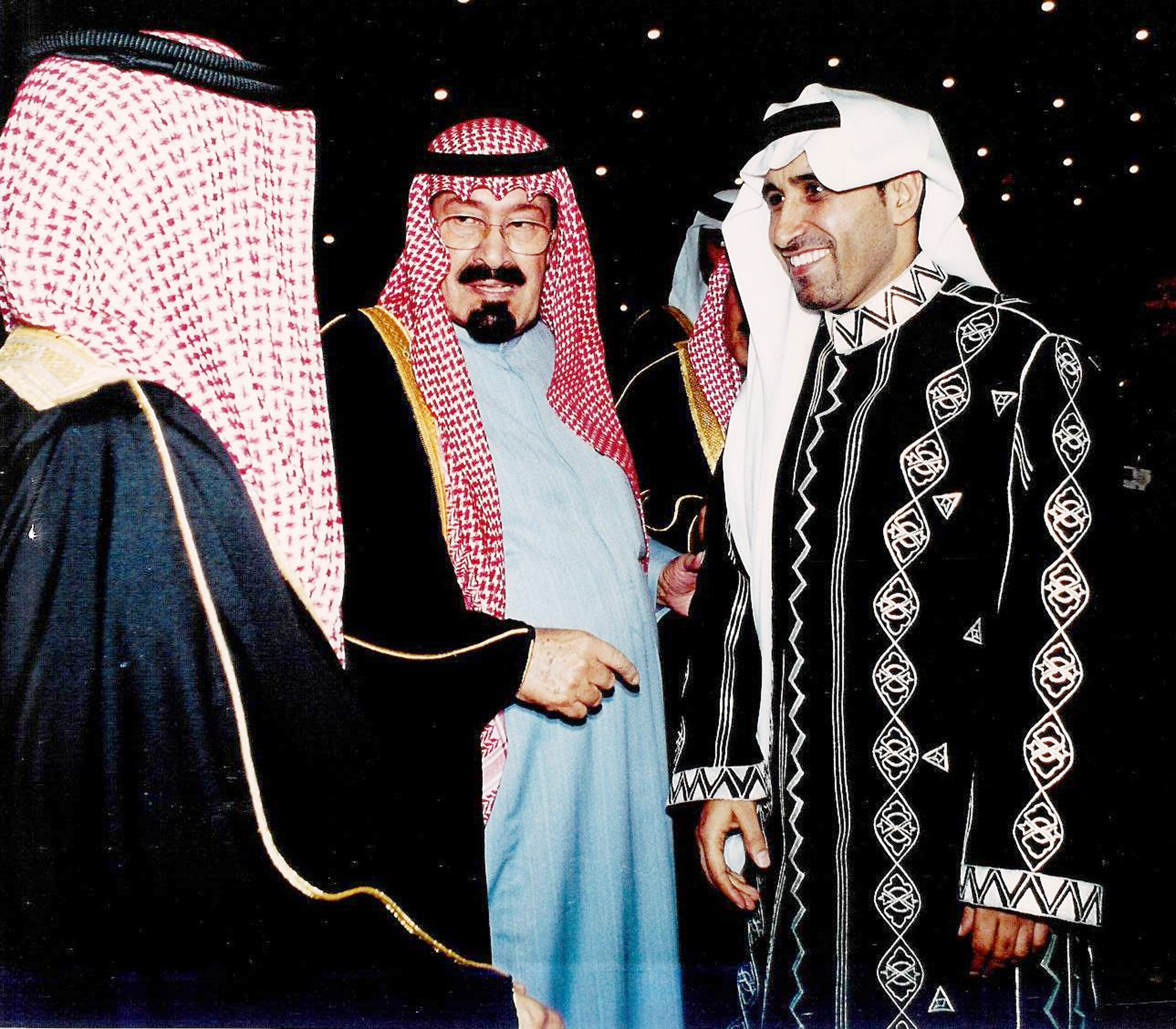 المصمم السعودي العالمي "يحي البشري"لا فرق بين الثوب الحجازي والنجدي